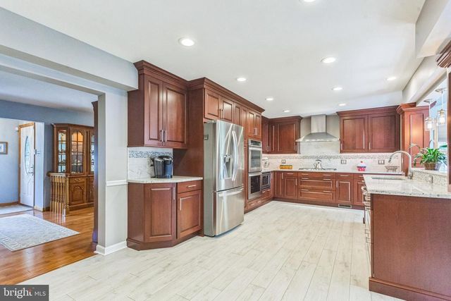 25 ANGELA AVENUE, Morrisville, PA 19067