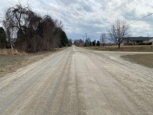 0002 HOWLAND Road, Almont, MI 48003