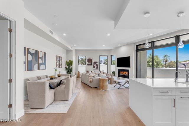 7502 E MAIN Street 2004, Scottsdale, AZ 85251