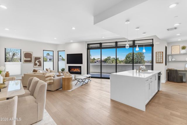 7502 E MAIN Street 2004, Scottsdale, AZ 85251