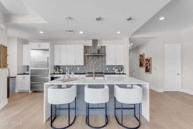 7502 E MAIN Street 2004, Scottsdale, AZ 85251