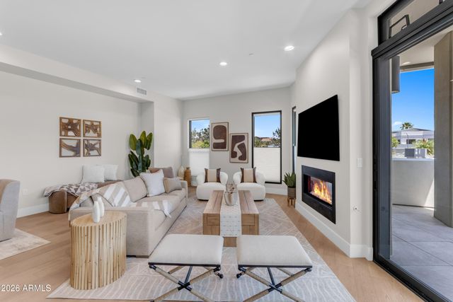 7502 E MAIN Street 2004, Scottsdale, AZ 85251