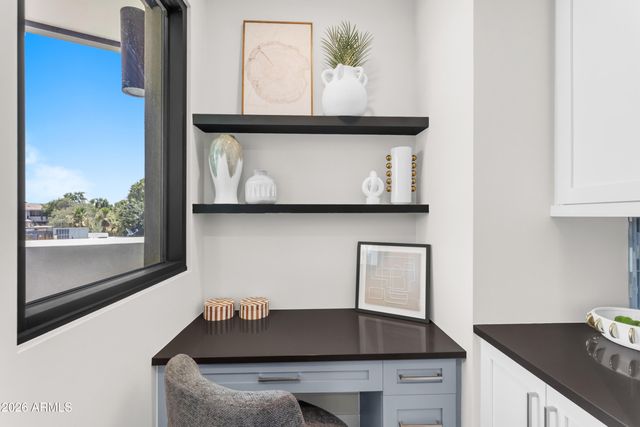 7502 E MAIN Street 2004, Scottsdale, AZ 85251