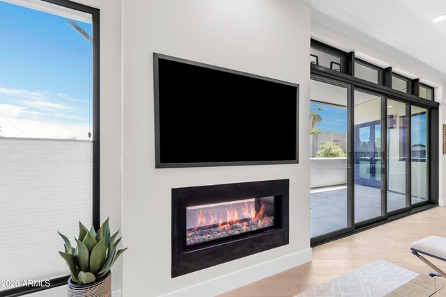 7502 E MAIN Street 2004, Scottsdale, AZ 85251