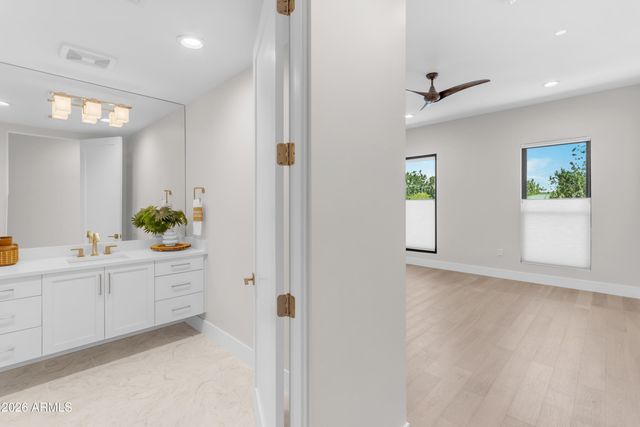 7502 E MAIN Street 2004, Scottsdale, AZ 85251