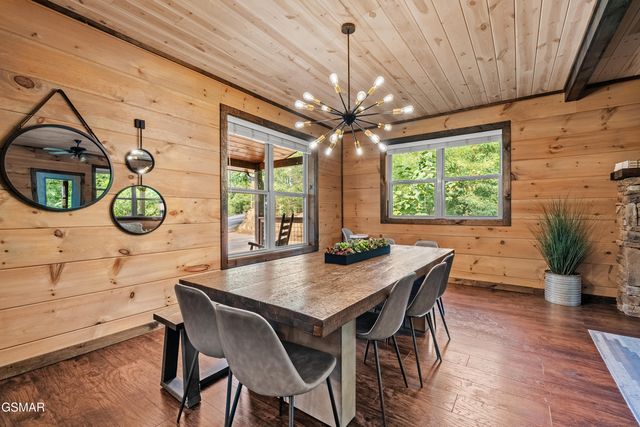 834 Pine Top Lane, Gatlinburg, TN 37738