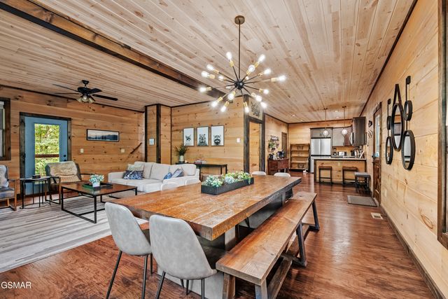 834 Pine Top Lane, Gatlinburg, TN 37738