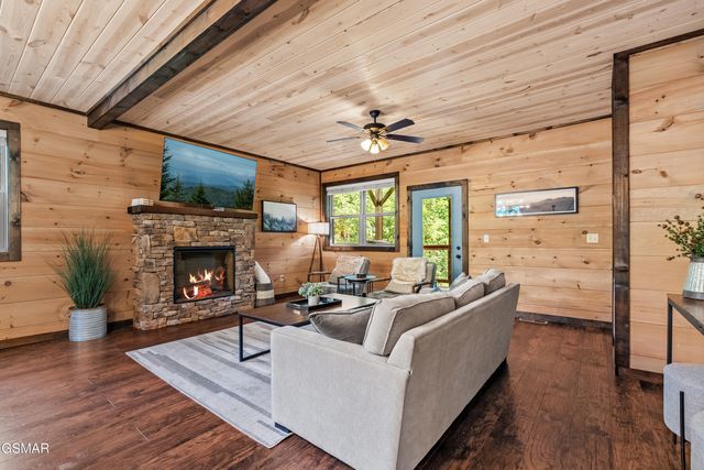 834 Pine Top Lane, Gatlinburg, TN 37738