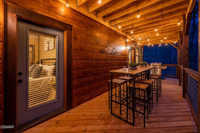 834 Pine Top Lane, Gatlinburg, TN 37738