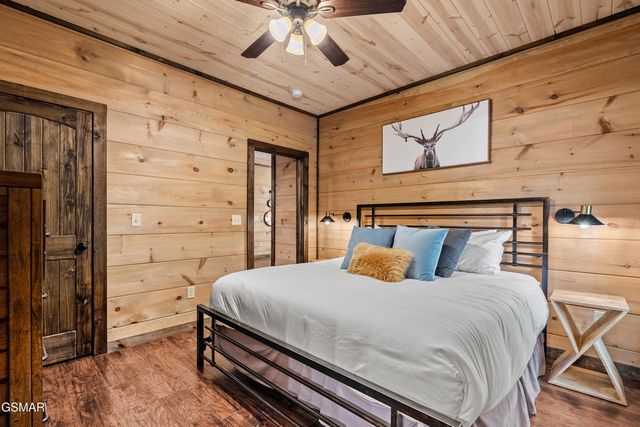 834 Pine Top Lane, Gatlinburg, TN 37738