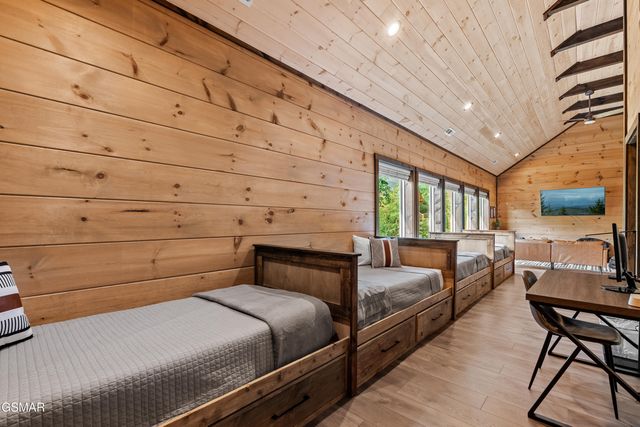 834 Pine Top Lane, Gatlinburg, TN 37738