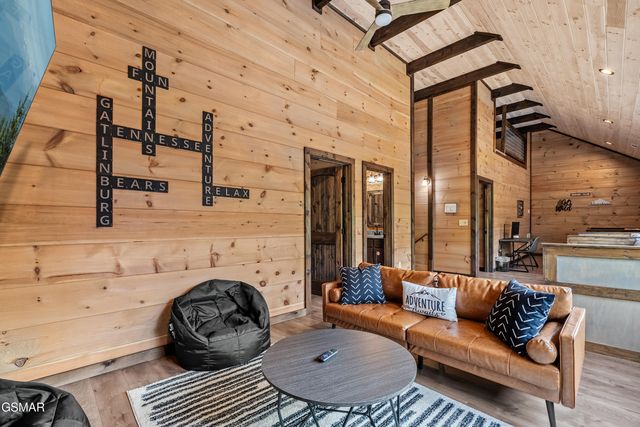 834 Pine Top Lane, Gatlinburg, TN 37738