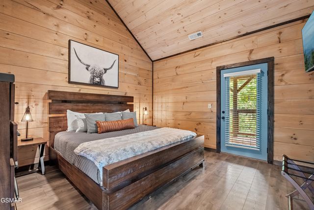 834 Pine Top Lane, Gatlinburg, TN 37738