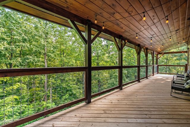 834 Pine Top Lane, Gatlinburg, TN 37738