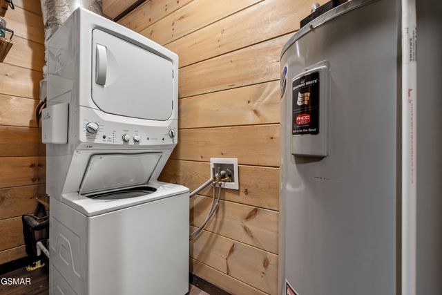 834 Pine Top Lane, Gatlinburg, TN 37738