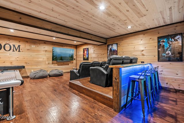 834 Pine Top Lane, Gatlinburg, TN 37738