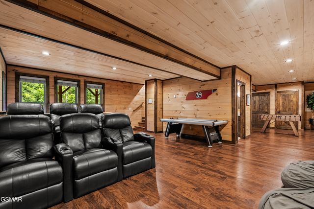 834 Pine Top Lane, Gatlinburg, TN 37738