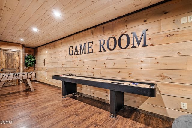 834 Pine Top Lane, Gatlinburg, TN 37738