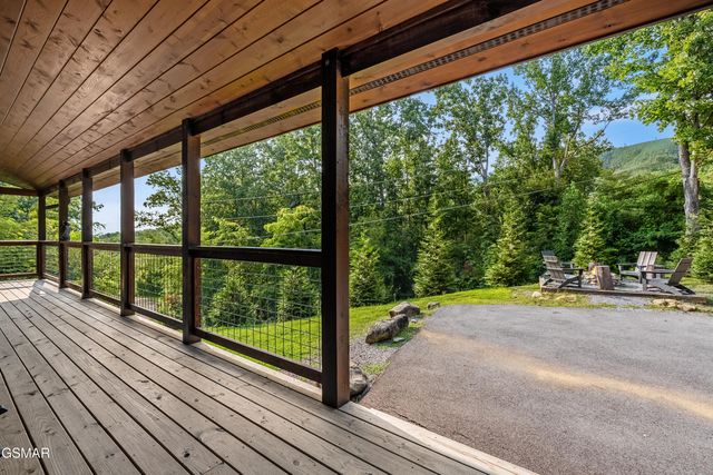 834 Pine Top Lane, Gatlinburg, TN 37738