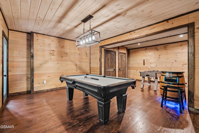 834 Pine Top Lane, Gatlinburg, TN 37738