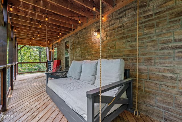 834 Pine Top Lane, Gatlinburg, TN 37738