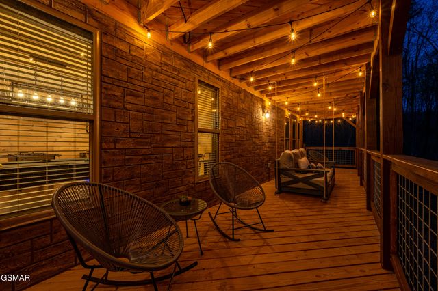 834 Pine Top Lane, Gatlinburg, TN 37738