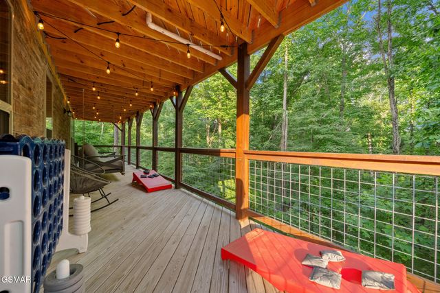 834 Pine Top Lane, Gatlinburg, TN 37738