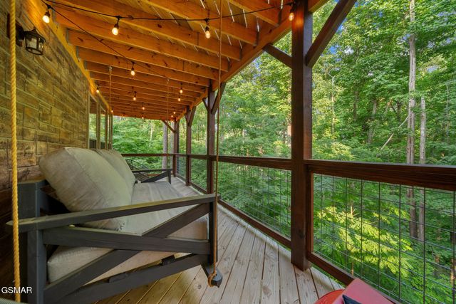 834 Pine Top Lane, Gatlinburg, TN 37738