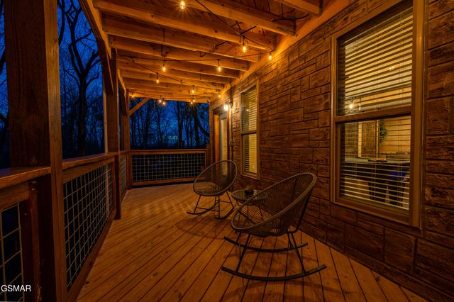 834 Pine Top Lane, Gatlinburg, TN 37738