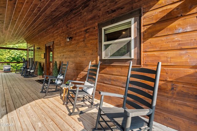 834 Pine Top Lane, Gatlinburg, TN 37738