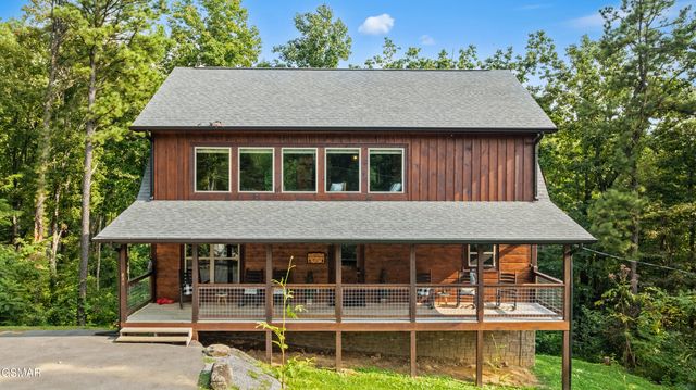 834 Pine Top Lane, Gatlinburg, TN 37738