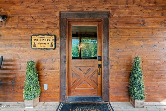 834 Pine Top Lane, Gatlinburg, TN 37738