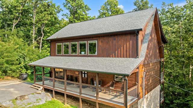 834 Pine Top Lane, Gatlinburg, TN 37738