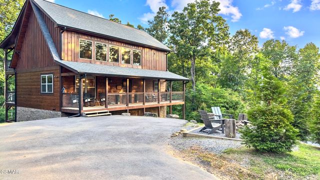 834 Pine Top Lane, Gatlinburg, TN 37738