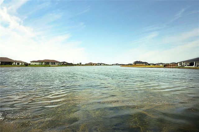 733 Battle Creek Dr, Corpus Christi, TX 78415