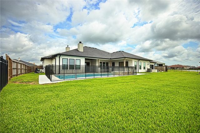 733 Battle Creek Dr, Corpus Christi, TX 78415
