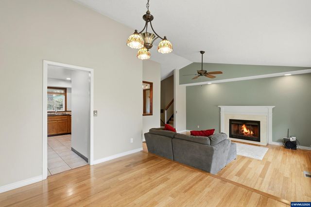 2055 SE Oak Crest Dr, Hillsboro, OR 97123