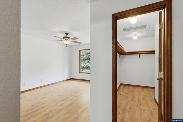 2055 SE Oak Crest Dr, Hillsboro, OR 97123