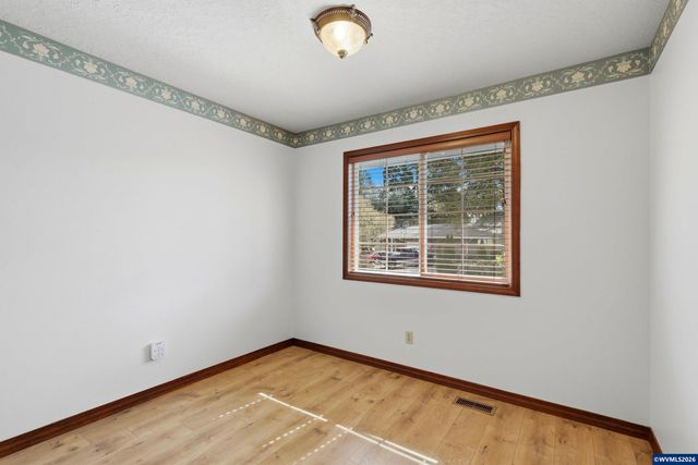 2055 SE Oak Crest Dr, Hillsboro, OR 97123