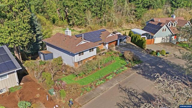 2055 SE Oak Crest Dr, Hillsboro, OR 97123