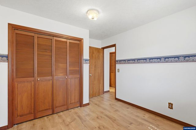 2055 SE Oak Crest Dr, Hillsboro, OR 97123