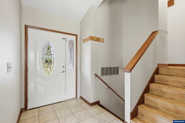 2055 SE Oak Crest Dr, Hillsboro, OR 97123