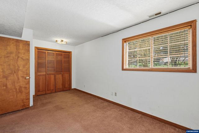 2055 SE Oak Crest Dr, Hillsboro, OR 97123