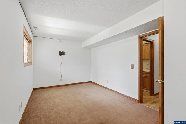 2055 SE Oak Crest Dr, Hillsboro, OR 97123