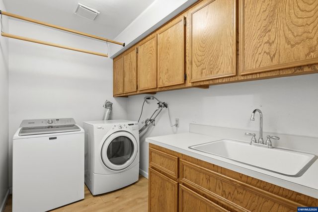 2055 SE Oak Crest Dr, Hillsboro, OR 97123