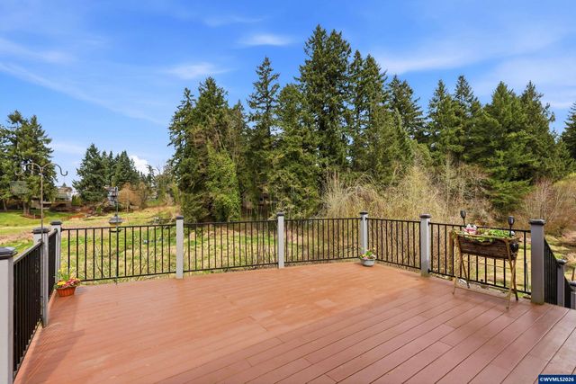 2055 SE Oak Crest Dr, Hillsboro, OR 97123