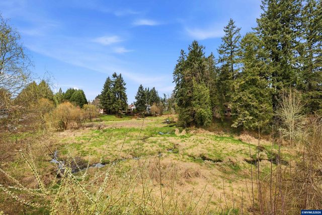 2055 SE Oak Crest Dr, Hillsboro, OR 97123