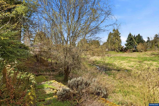 2055 SE Oak Crest Dr, Hillsboro, OR 97123