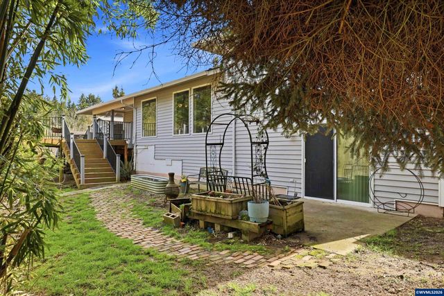 2055 SE Oak Crest Dr, Hillsboro, OR 97123