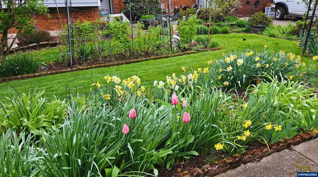 2055 SE Oak Crest Dr, Hillsboro, OR 97123